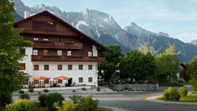 Familien Landhotel in Tirol Kinderhotel Tirol Sommer Berge Bume
