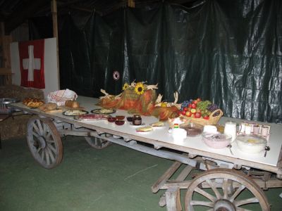 Familienwandern Schweiz Hof Bucheli in Brunnen am Vierwaldstttersee Frhstcksbuffet